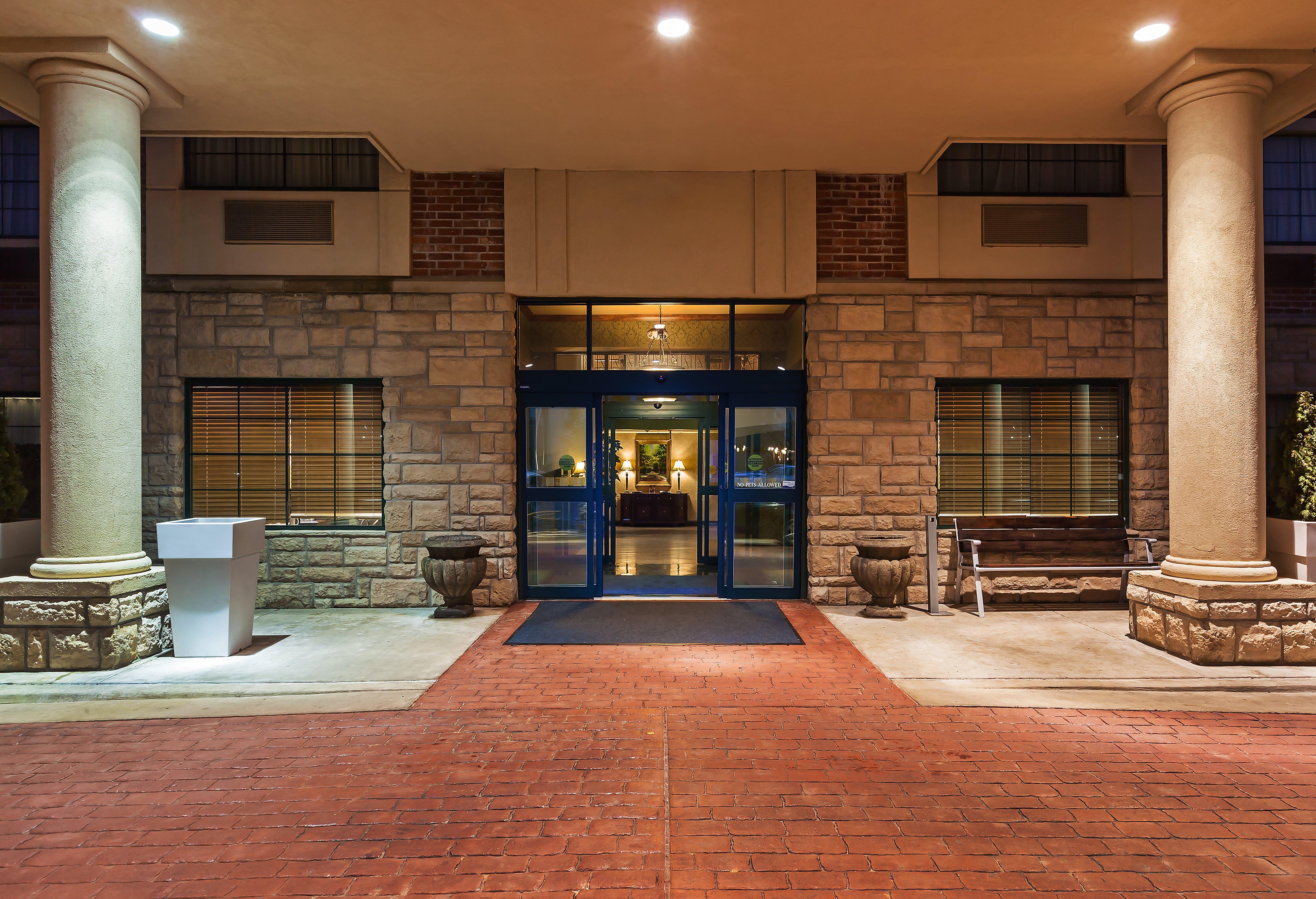 Holiday Inn Express & Suites Tulsa S Broken Arrow Hwy 51 By Ihg Eksteriør billede