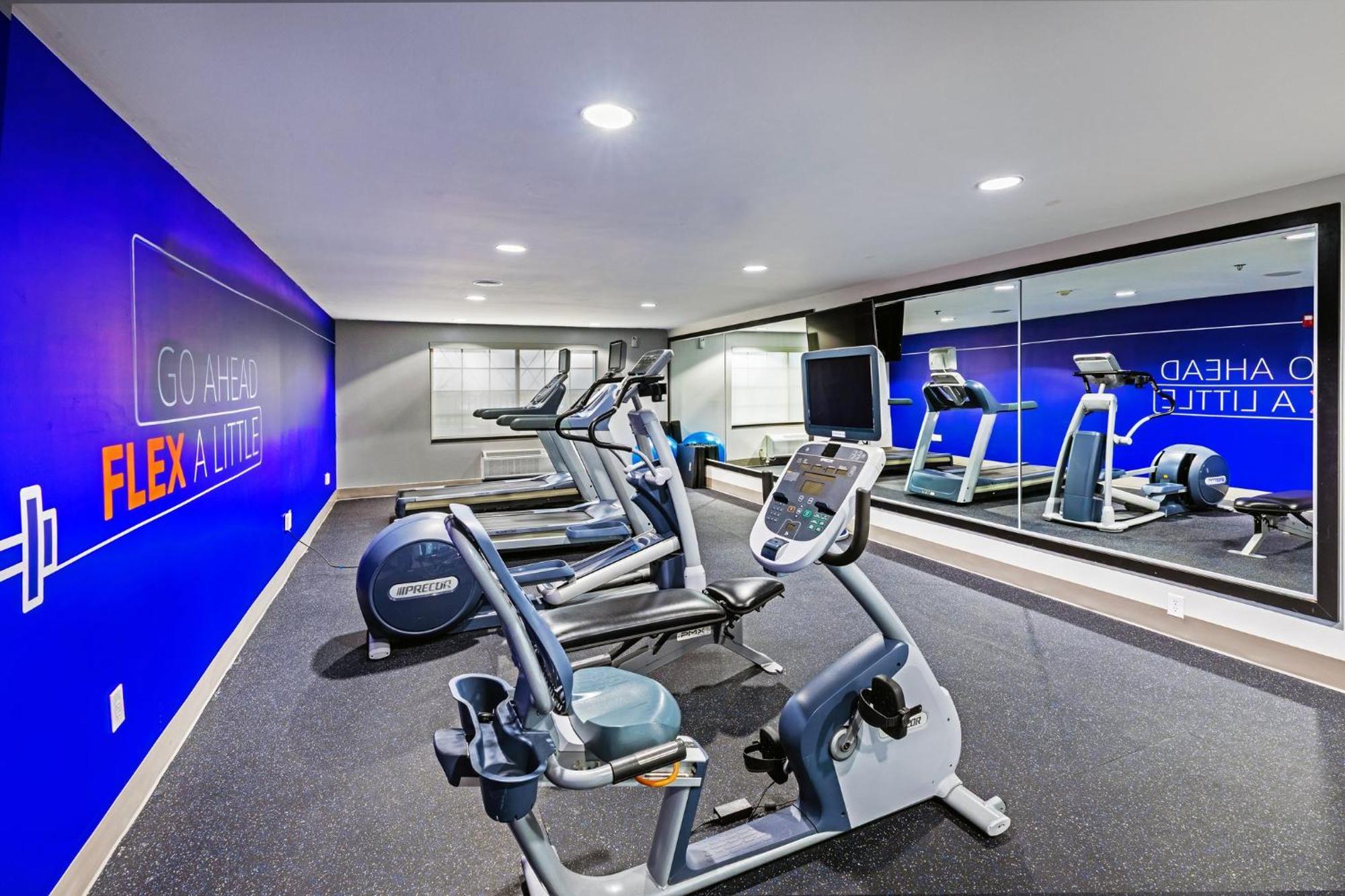 Holiday Inn Express & Suites Tulsa S Broken Arrow Hwy 51 By Ihg Eksteriør billede