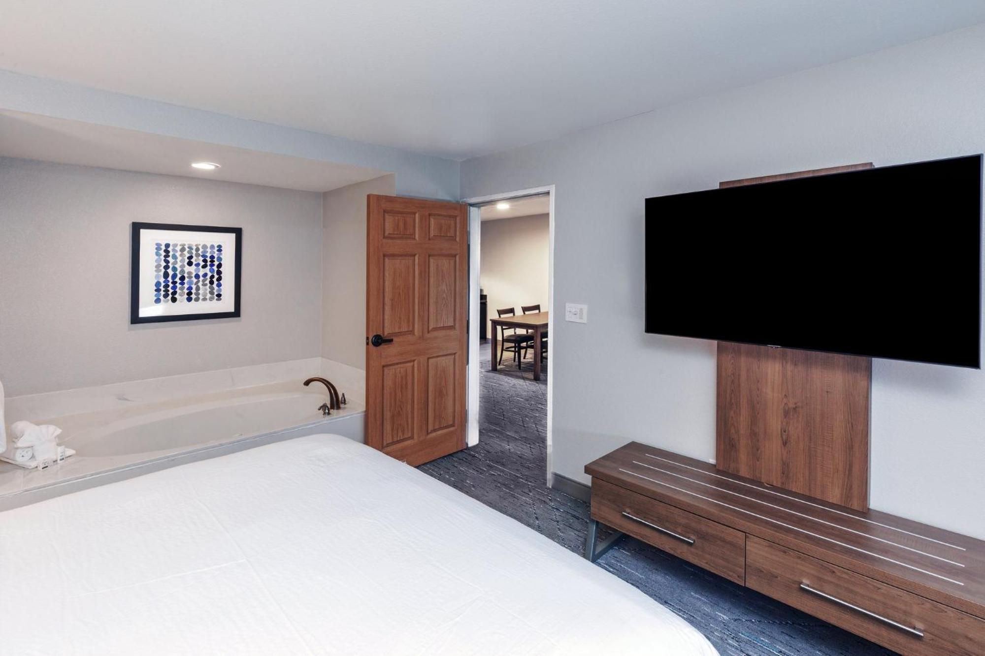 Holiday Inn Express & Suites Tulsa S Broken Arrow Hwy 51 By Ihg Eksteriør billede