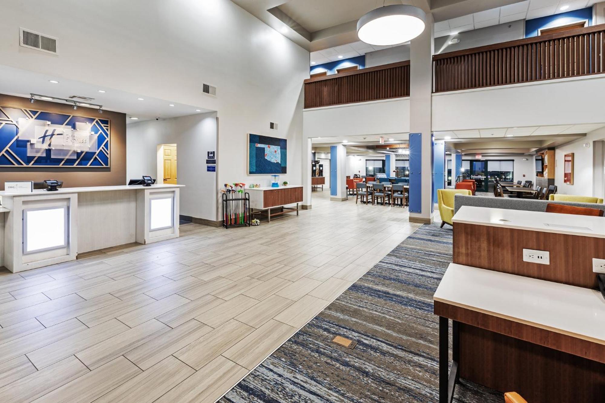 Holiday Inn Express & Suites Tulsa S Broken Arrow Hwy 51 By Ihg Eksteriør billede